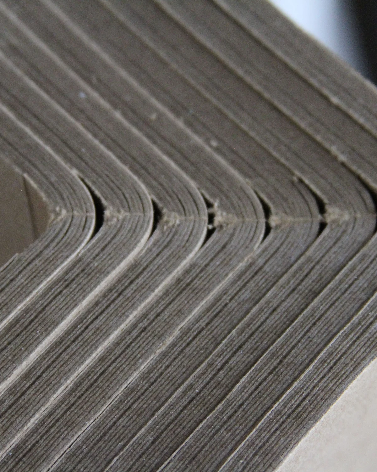 Capas de papel kraft del laminado de un esquinero de cartón de calibre alto